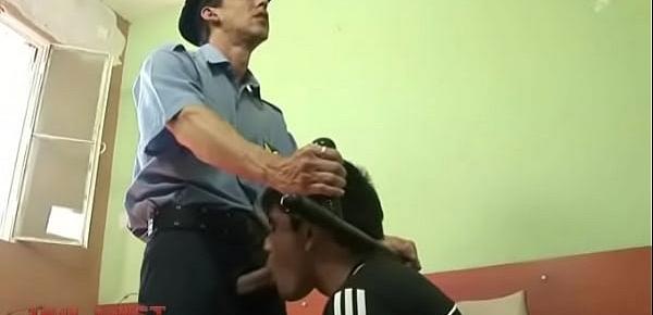  Sex-frenzied cop stretches hunky convict’s ass